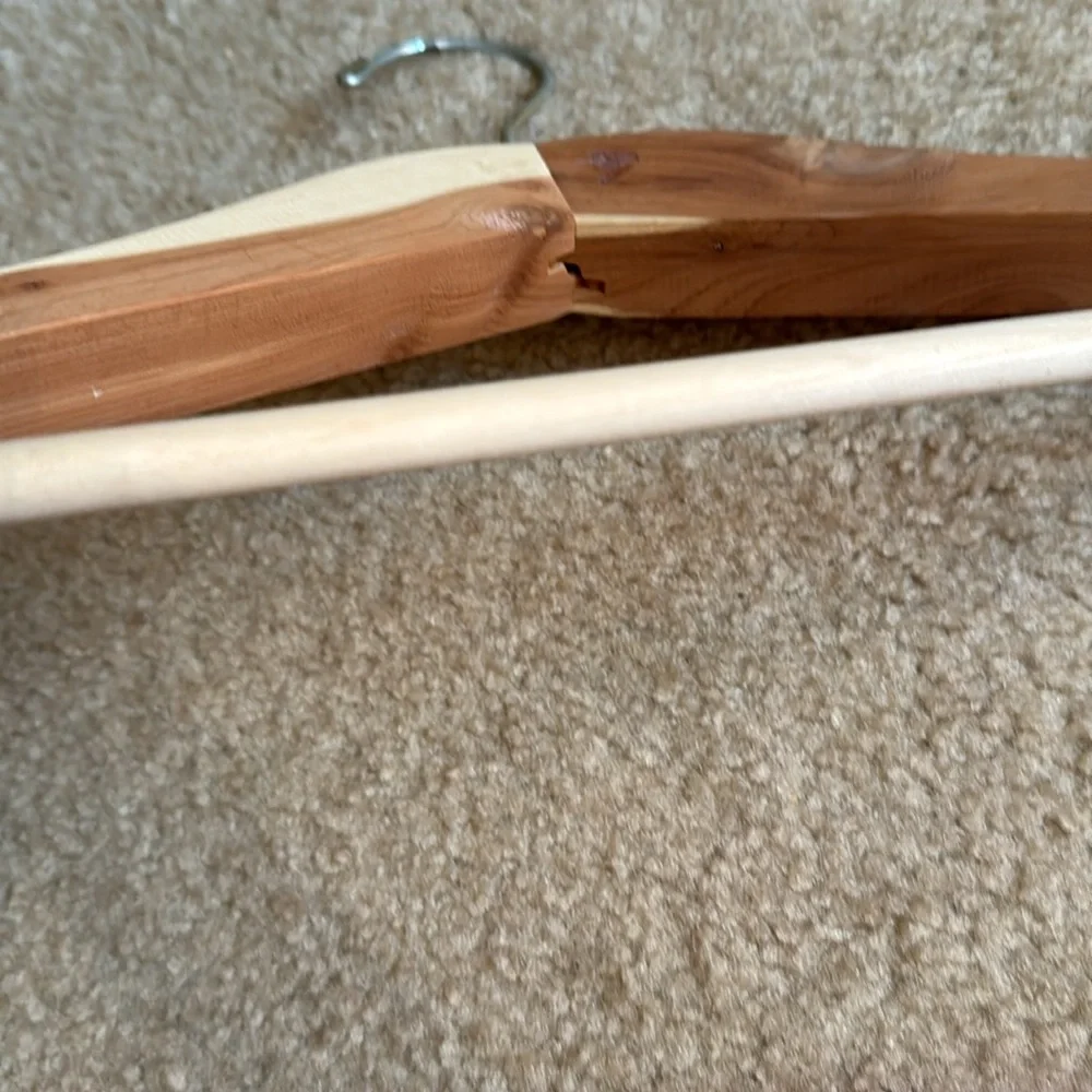 MEN - Big and Tall Wood Suit Hanger